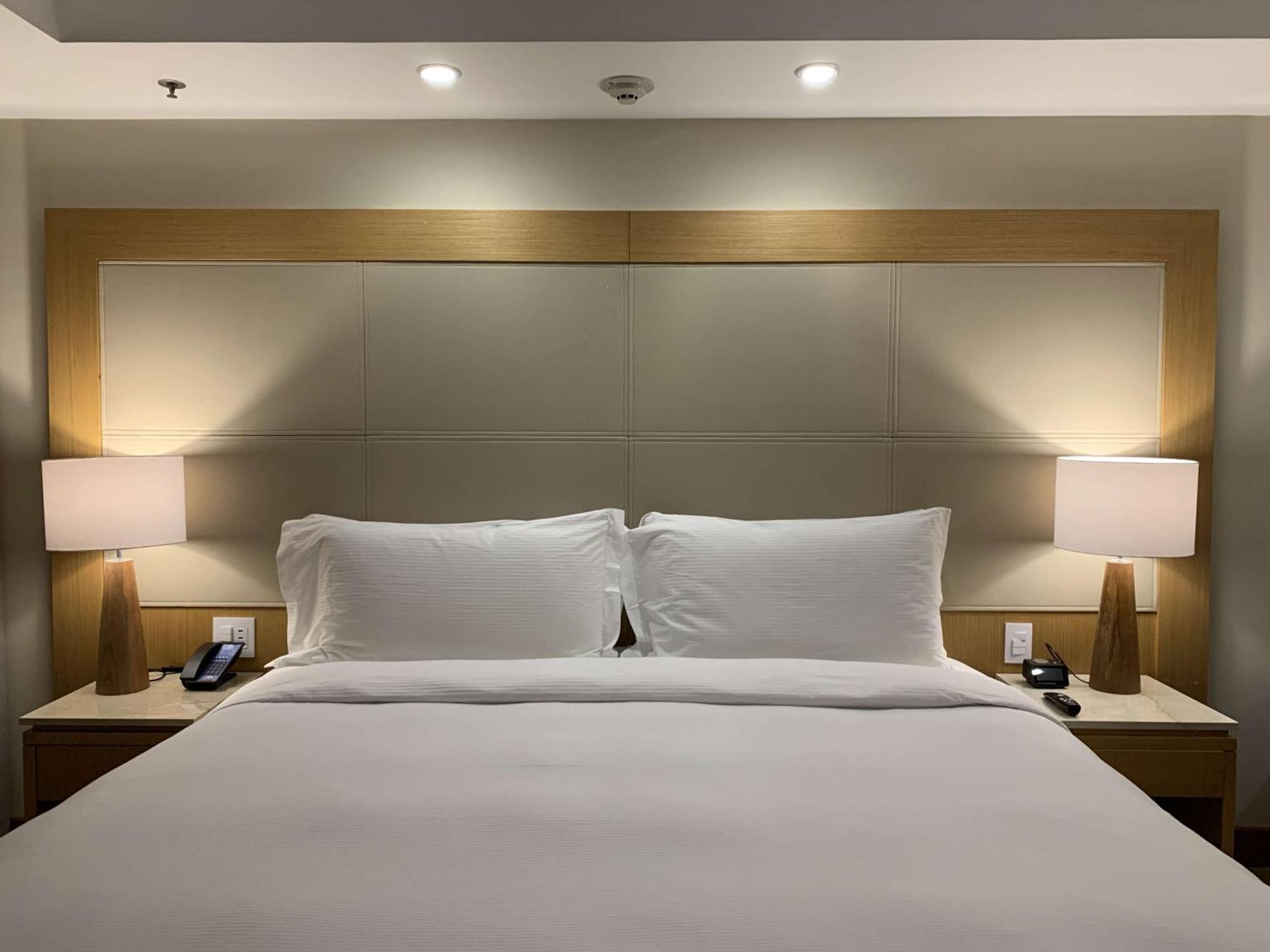 Hilton Copacabana Rio De Janeiro Exteriér fotografie A bed in a hotel room